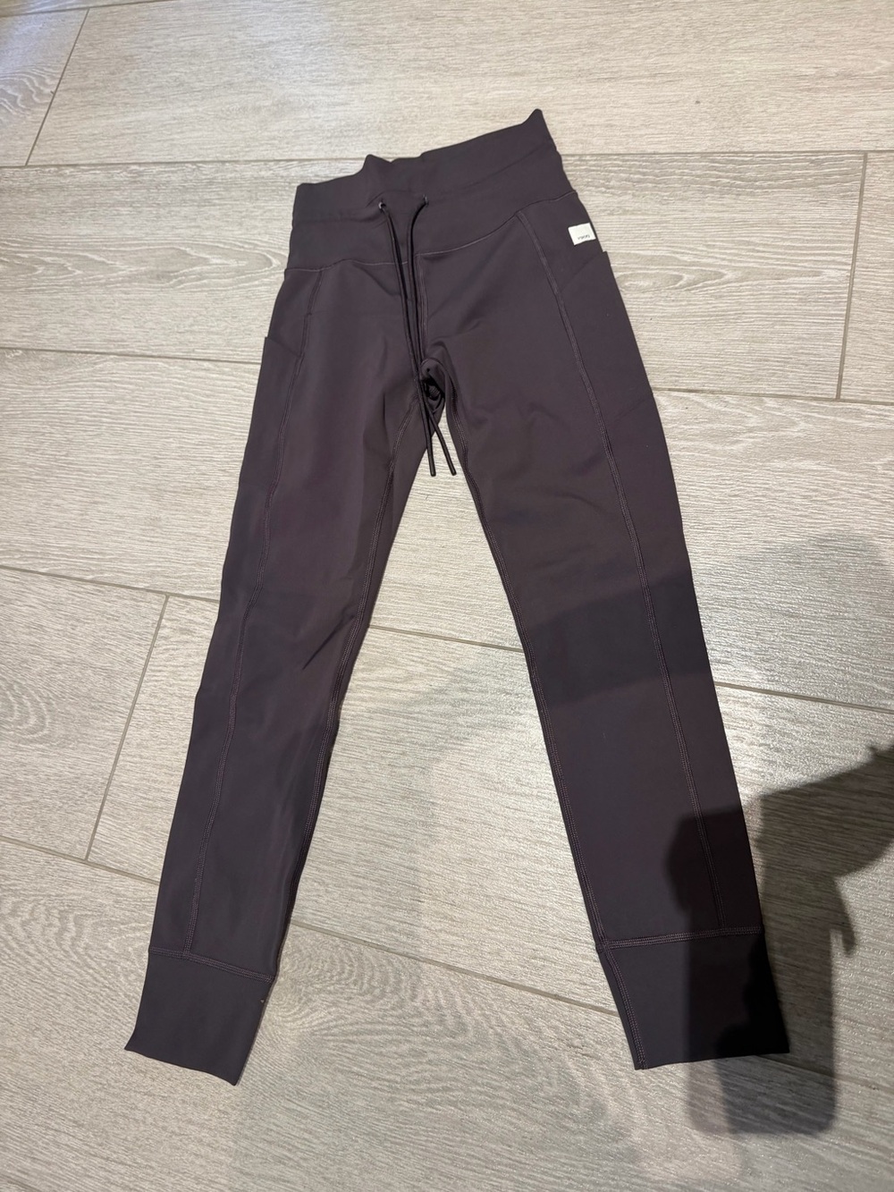 Vuori High-Waist Sangria Active Leggings with Drawstring - Picture 2 of 7